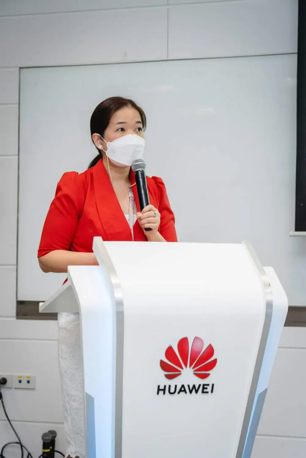 ร่วมลงนามในข้อตกลงจับมือเป็นพันธมิตรทางธุรกิจเพื่อส่งเสริมการให้บริการคลาวด์กับลูกค้าของบริษัท