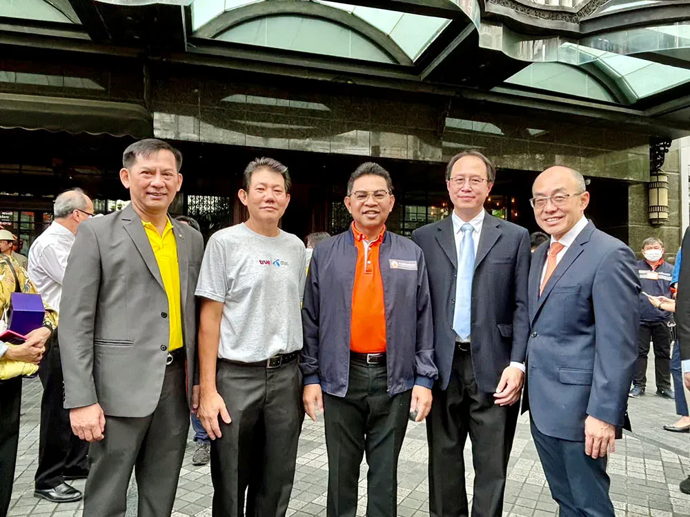 เข้าร่วมงานรื้อสายบนเสาไฟฟ้าในโครงการนำสายไฟฟ้าและสายสื่อสารลงใต้ดิน