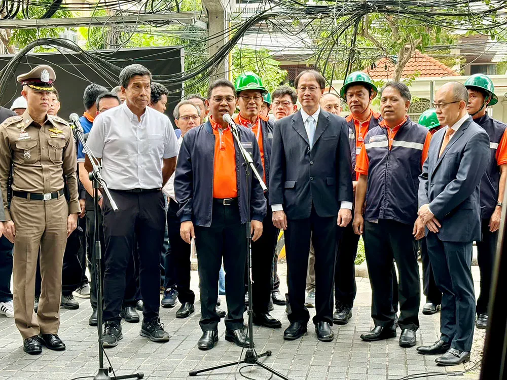 เข้าร่วมงานรื้อสายบนเสาไฟฟ้าในโครงการนำสายไฟฟ้าและสายสื่อสารลงใต้ดิน