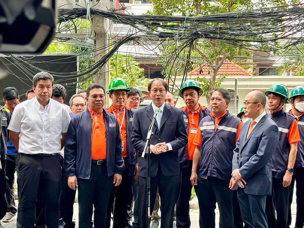 เข้าร่วมงานรื้อสายบนเสาไฟฟ้าในโครงการนำสายไฟฟ้าและสายสื่อสารลงใต้ดิน