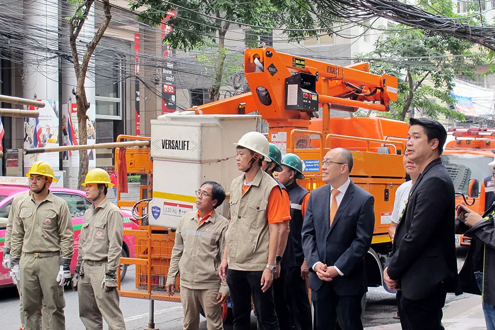 เข้าร่วมงานรื้อสายบนเสาไฟฟ้าในโครงการนำสายไฟฟ้าและสายสื่อสารลงใต้ดิน